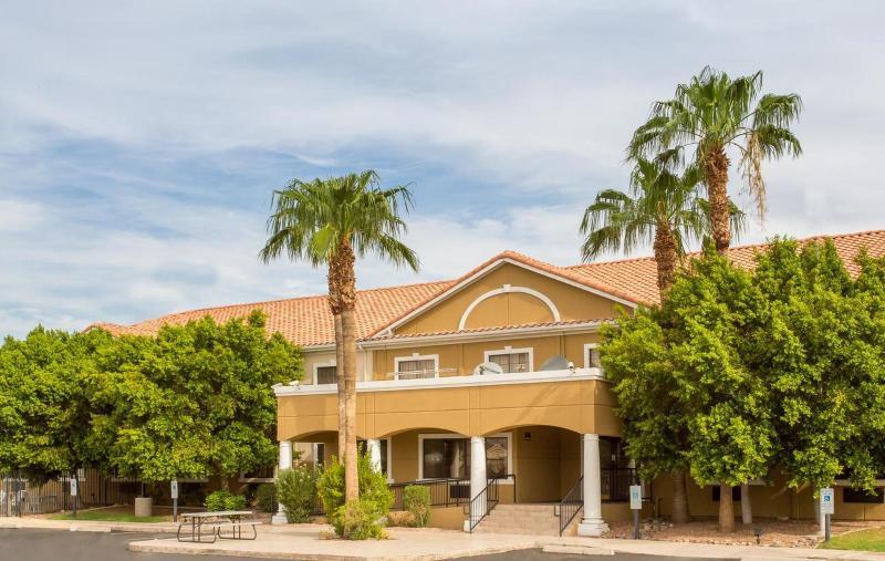 Baymont By Wyndham Phoenix I-10 Near 51St Ave מראה חיצוני תמונה