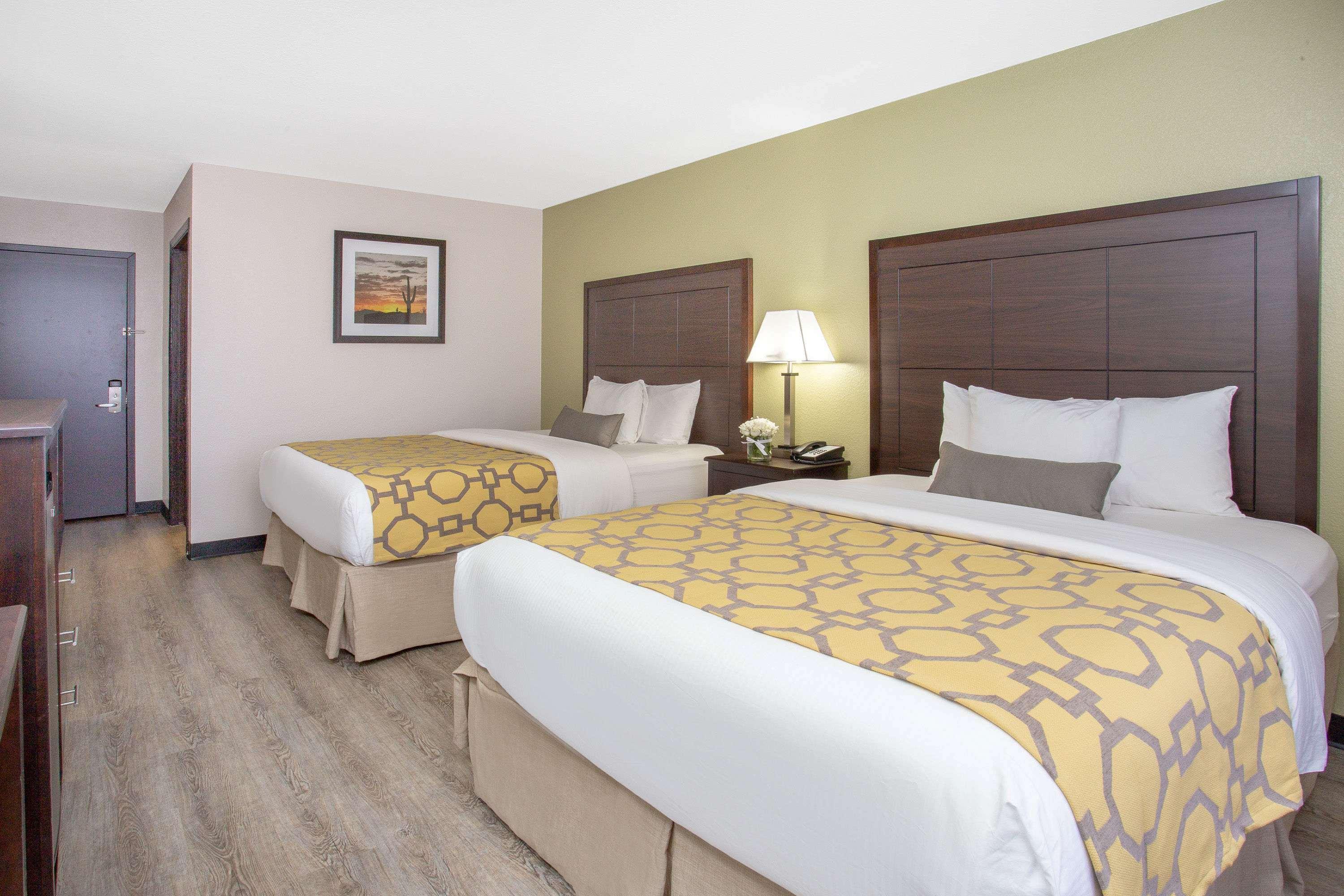 Baymont By Wyndham Phoenix I-10 Near 51St Ave מראה חיצוני תמונה