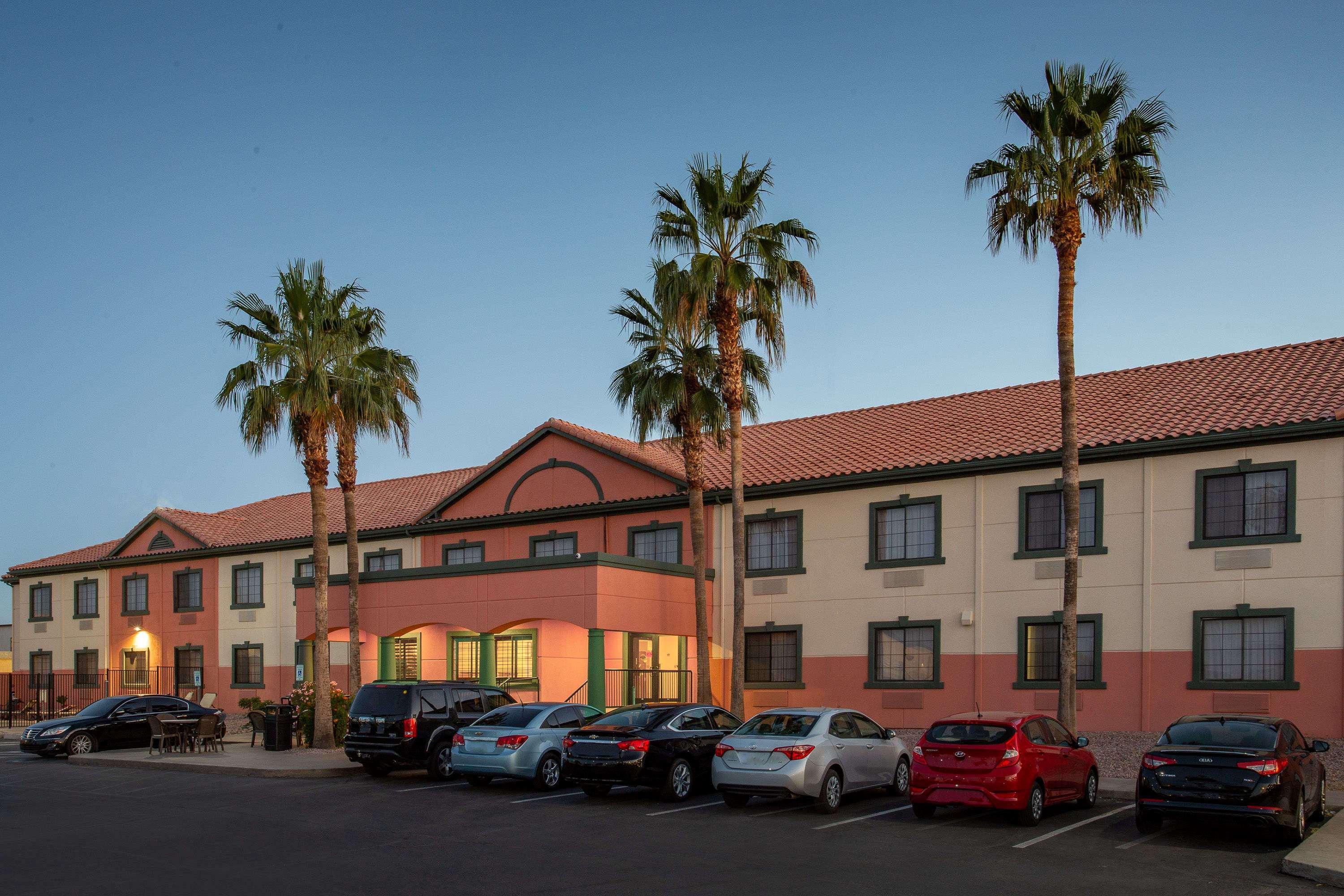 Baymont By Wyndham Phoenix I-10 Near 51St Ave מראה חיצוני תמונה