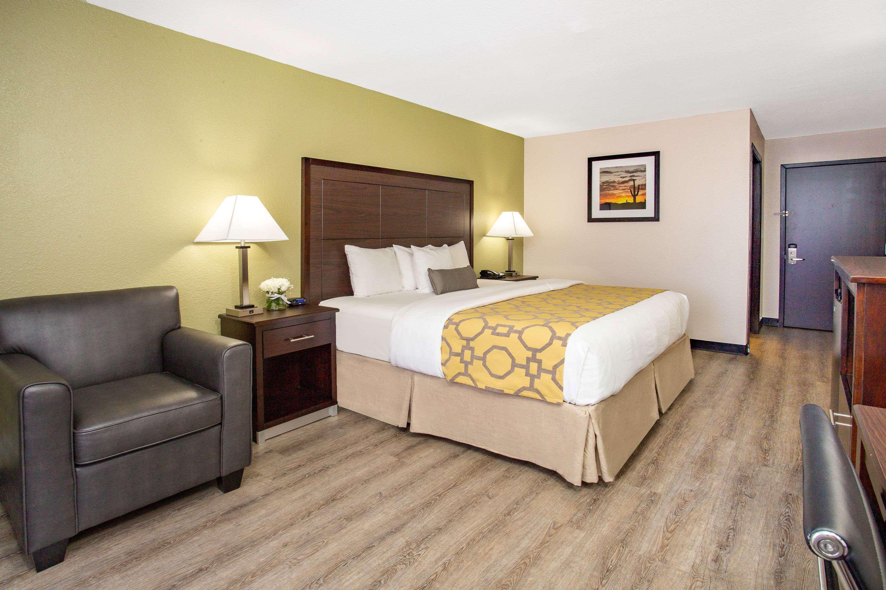 Baymont By Wyndham Phoenix I-10 Near 51St Ave מראה חיצוני תמונה