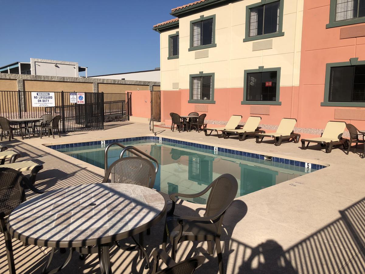 Baymont By Wyndham Phoenix I-10 Near 51St Ave מראה חיצוני תמונה