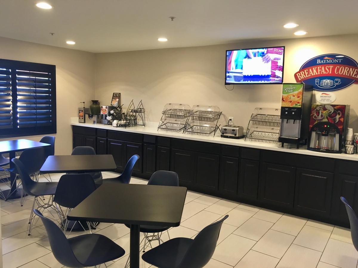 Baymont By Wyndham Phoenix I-10 Near 51St Ave מראה חיצוני תמונה